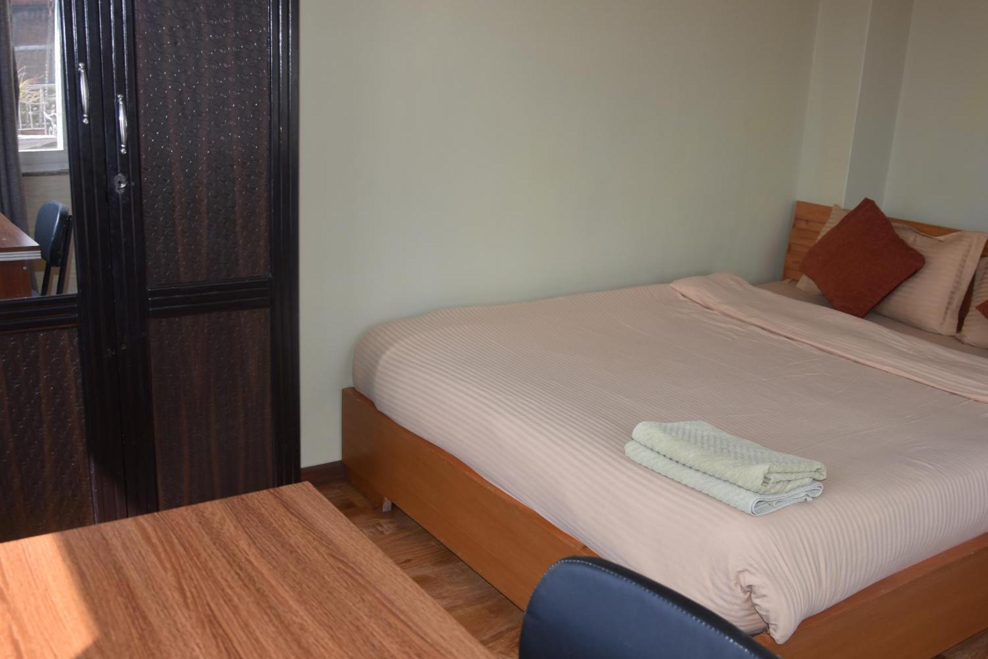 Shine Homestay Famille Francophone - Shine Home And Apartment Kathmandu Exterior photo